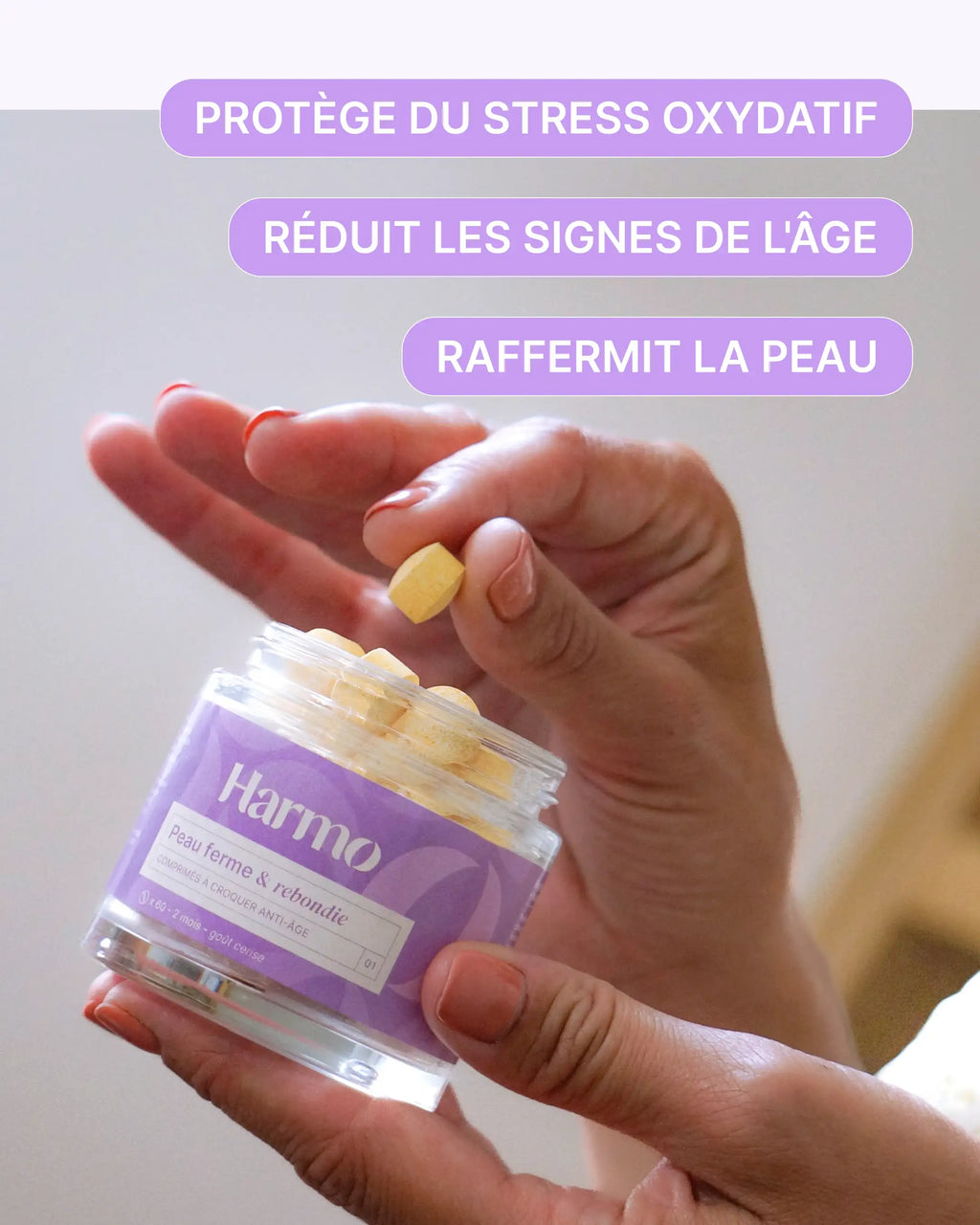 Pot de comprimés Harmo Peau ferme et rebondie avec les bénéfices du produit : protège du stress oxydatif, réduit les signes de l’âge, raffermit la peau