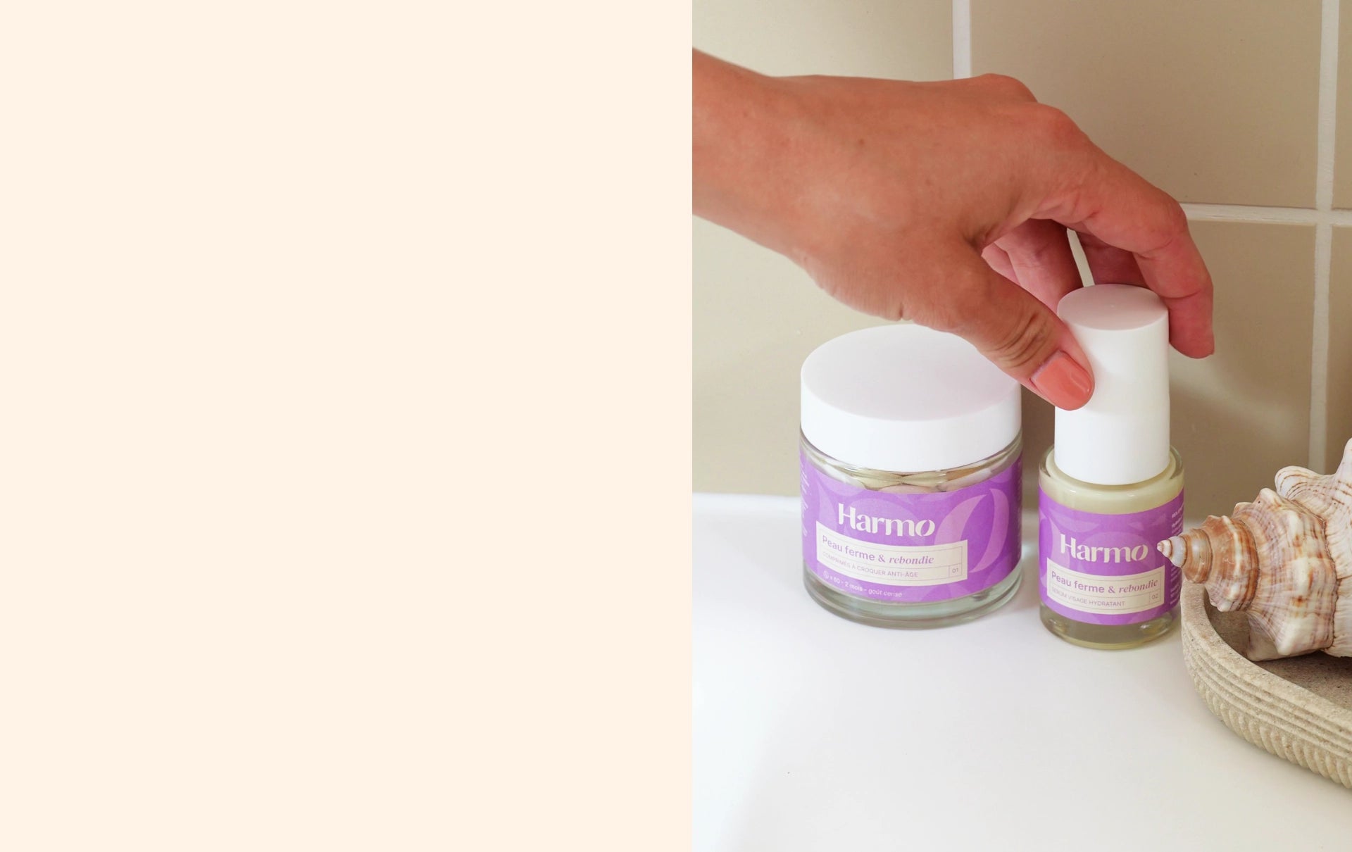 Le sérum anti-âge du duo Harmo Skincare In&Out qui est à côté d'un pot de comprimés à croquer. 