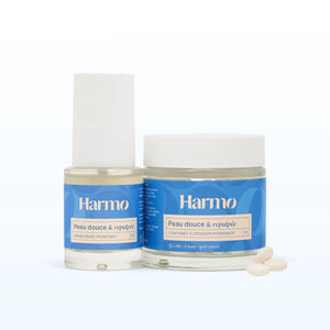 Routine Hydratante avec un sérum et pot de comprimés à croquer Harmo Peau douce et repulpée côte à côte sur fond neutre